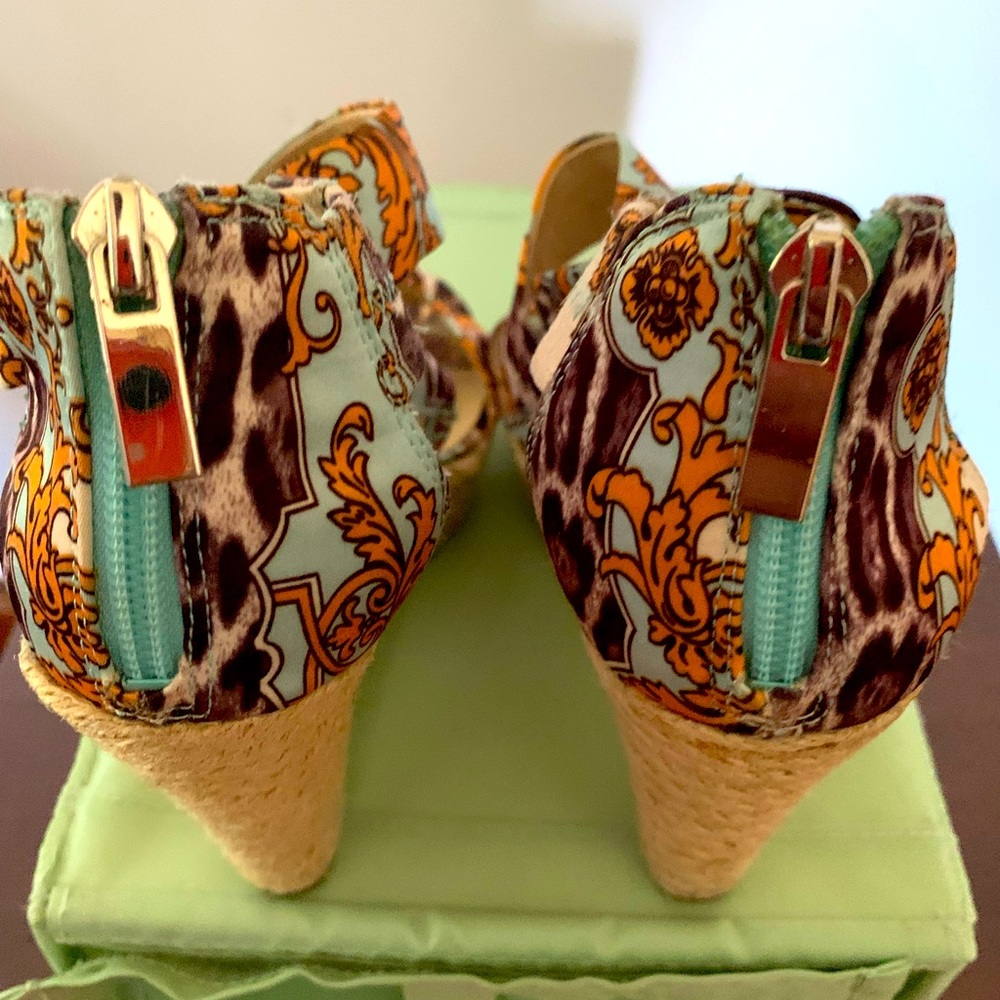 MULTI COLORED wedge in perfect condition